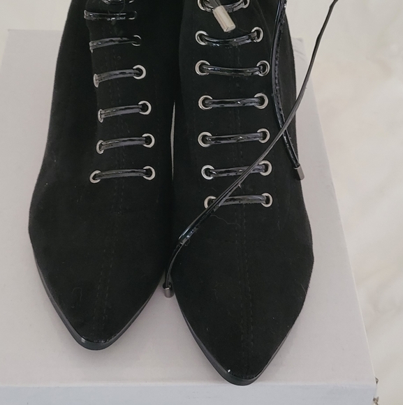 Love booties - Picture 1 of 6